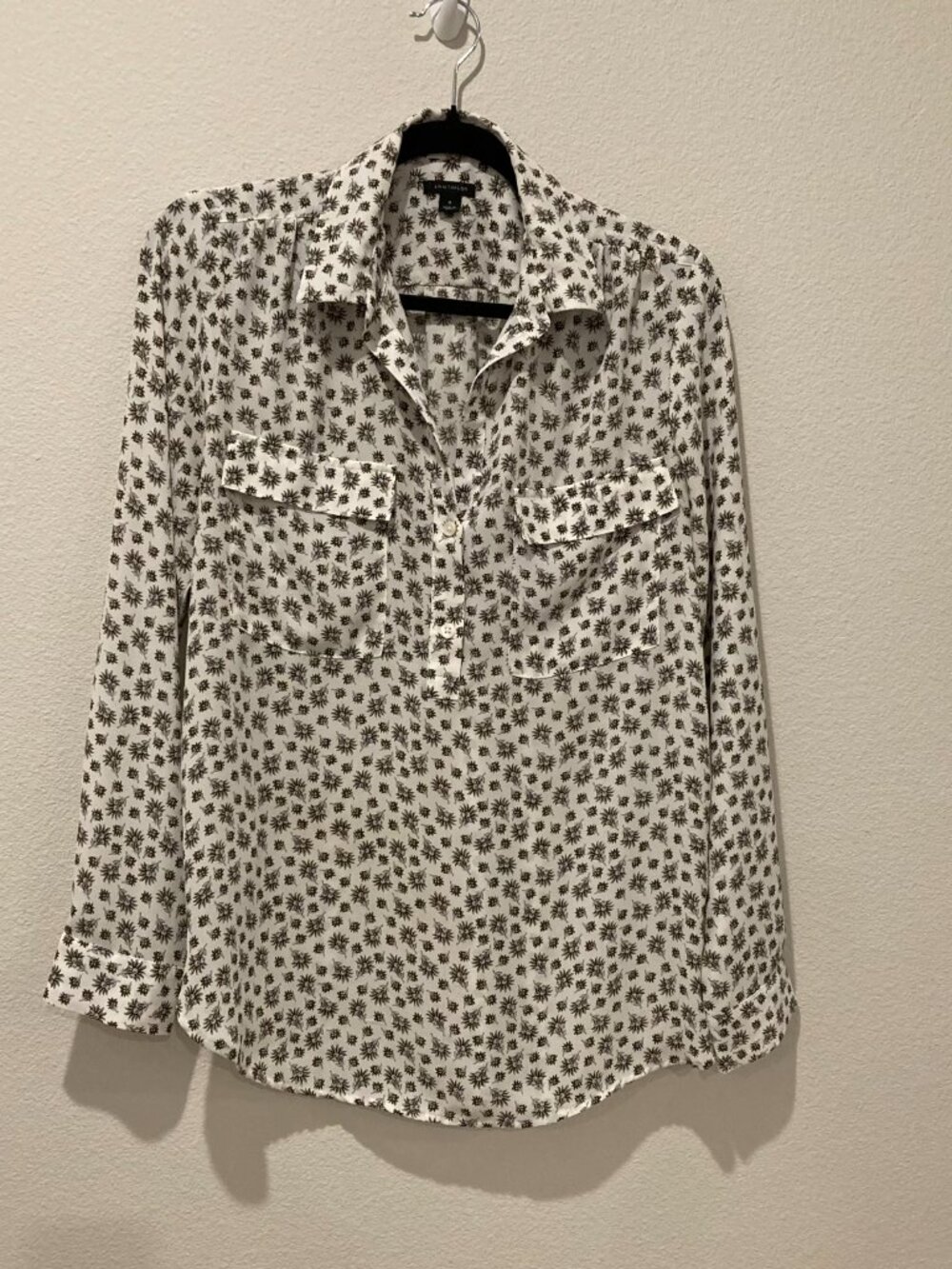 Ann Taylor White Green Starburst Floral Split Neck Blouse M